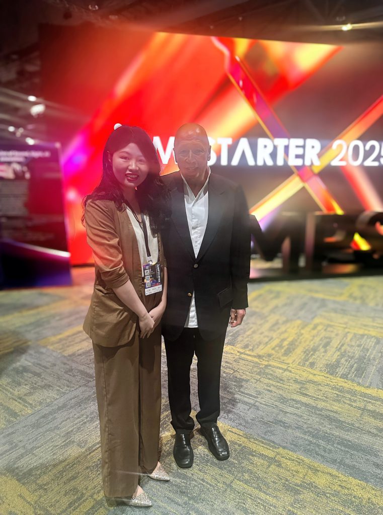 “蘭桂坊之父” 盛智文（右）與虹科CEO陳秋苑 （左）