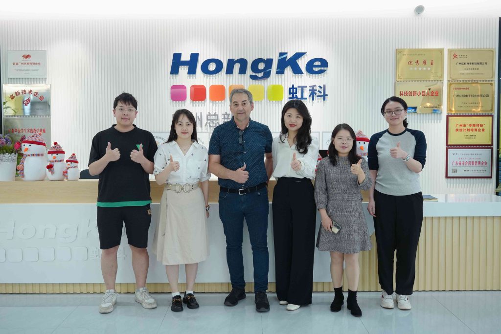 MSR銷售經理Erwin與虹科團隊合影