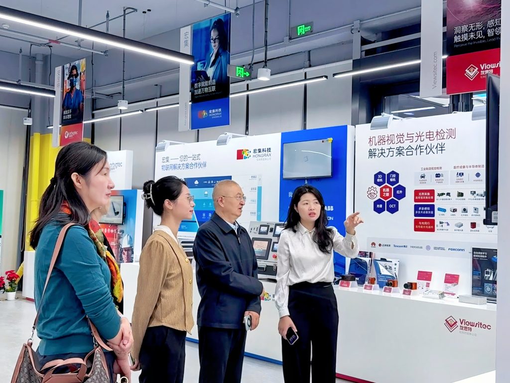 李善民教授一行參觀虹科展廳（2）