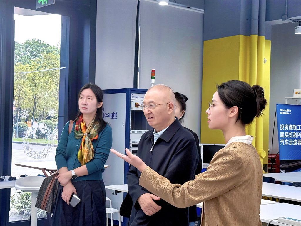 李善民教授一行參觀虹科展廳（1）